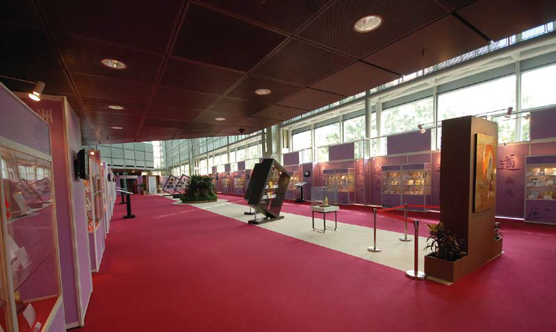 Multi-Languages Editions “Dao De Jing” Exhibiton at Suntec City